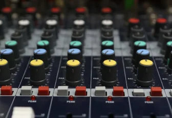 Замглавы Дзержинского района ответит на вопросы в прямом эфире Горволны