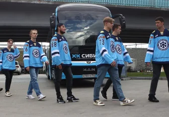 Мэр Кудрявцев посетил День болельщика хоккейной «Сибири»