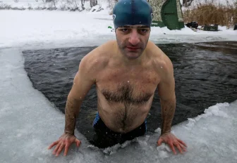 «В ледяную воду — как к себе домой»: сибирский морж о нюансах закаливания