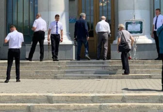 Новосибирцы пришли проститься с бывшим мэром Иваном Индинком