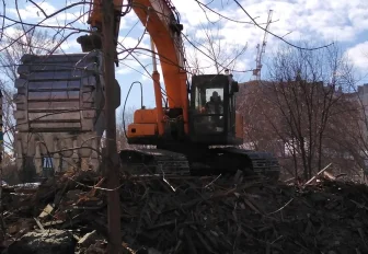 На Телецентре снесли первую старую двухэтажку под строительство высотки