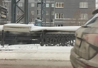Ажурного забора на 120 тысяч недосчитались на Красном проспекте