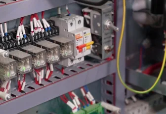 Новые лифты с микропроцессорами запустили в доме на улице Сибревкома