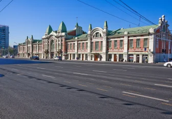 Афишные тумбы со светодиодными экранами поставят у краеведческого музея