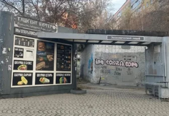 Нелегальную шаурмичную убрали с остановки в Новосибирске