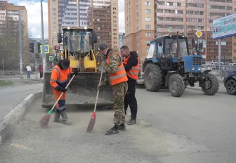Проблемные участки в Восточном МЖК очищают от зимней грязи и реагентов