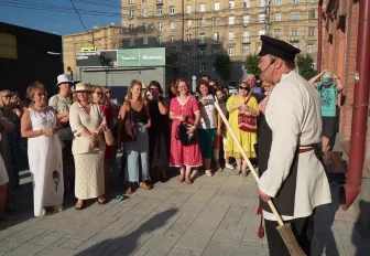 Две разные экскурсии объединили в батл на старых улицах Новосибирска