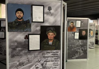 Передвижную выставку о погибших героях СВО открыли в Новосибирске
