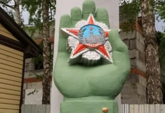 Руку в гимнастёрке отреставрировали в Новосибирске