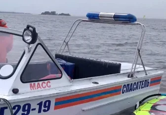 Виндсёрфингистку унесло от берега Обского моря в Новосибирске