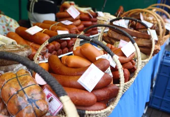 Четыре предновогодние уличные ярмарки развернут в Новосибирске