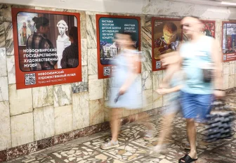 Новосибирский художественный музей показывает шедевры пассажирам в метро