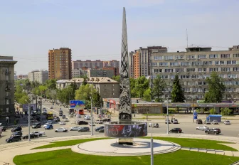 Аварийные деревья уберут из кругов в асфальте на площади Калинина