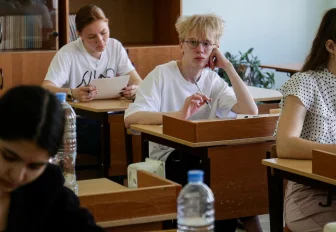 Стали известны даты последних звонков в новосибирских школах