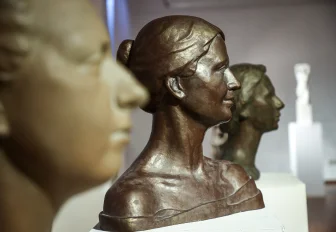 Бюсты, фигуры и статуи: как выглядит современная новосибирская скульптура