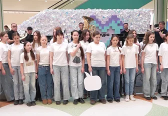 Живой концерт с хитами Зацепина устроили в «Ауре» — покупатели подпевали