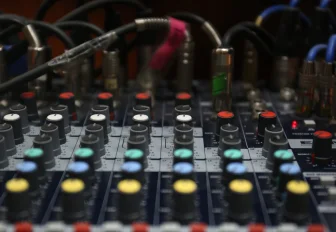 Бесплатно посетить концерты по QR-коду могут бойцы СВО в Новосибирске