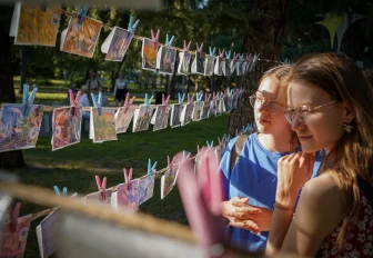 Художники и поэты представят совместные открытки на акции «Стихосушка»