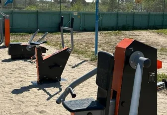 Тренажёрный зал под открытым небом заработал на окраине Новосибирска