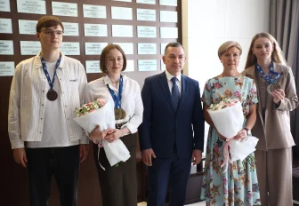 С успехами мирового уровня поздравил мэр Кудрявцев новосибирских пловцов