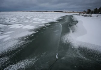 Обе ледовые переправы закрыли в Новосибирской области