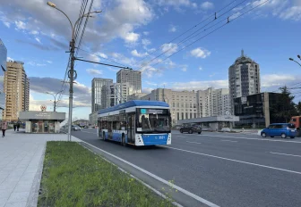 Остановку «Метро „Октябрьская“» перенесли из-за ремонта тротуара