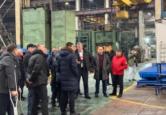 «Герои НовоСибири» встретились с депутатом Госдумы на заводе «Труд»