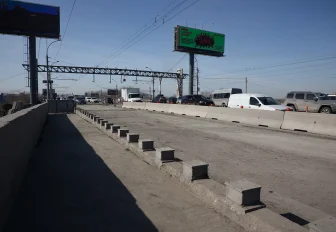 На Димитровском мосту приступают к укладке асфальта на центральной полосе