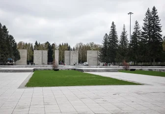 Стелу в честь героев СВО воздвигнут на Монументе Славы в Новосибирске 