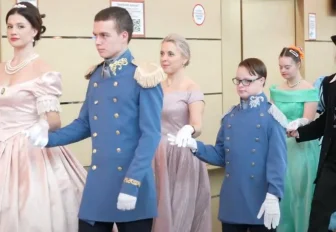 Грандиозный инклюзивный бал в стиле XIX века устроили в Новосибирске