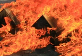 Женщина погибла в ночном пожаре на улице Ольховской