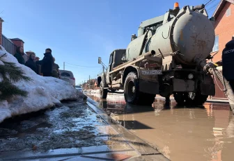 Потоп на Вознесенской: бригады ДЭУ борются со стихией две недели