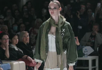 «В моде зелёный»: как одеться на новогодний корпоратив в 2024-м