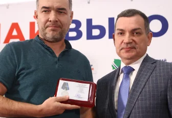 Люди трудовой доблести: мэр Кудрявцев наградил заводчан за поддержку СВО