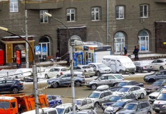 Из-за пробок уберут разворот на одном из перекрёстков Красного проспекта