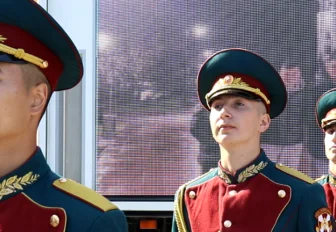 Певцов и Кикина поздравили выпускников института Росгвардии