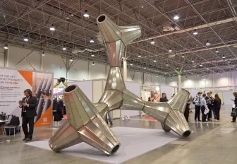 Стального богомола выставили на строительной неделе в Экспоцентре