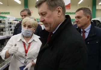 Мэр Новосибирска не нашёл пустых полок в гипермаркете «Ашан»
