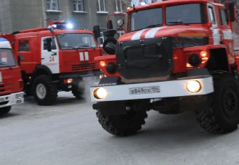 Четырёх взрослых и младенца спасли из горящей пятиэтажки на Шлюзе