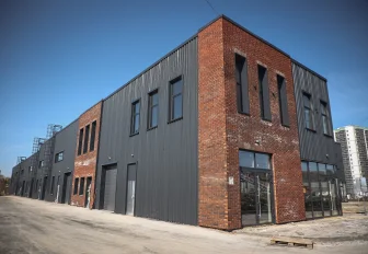 Автоцентр-долгострой ввели в эксплуатацию на улице Ватутина