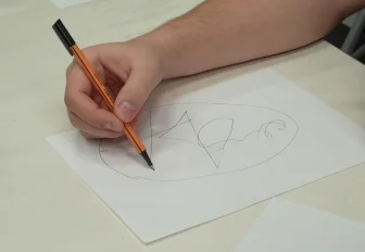 Эмоция в каракулях: ветераны СВО осваивают нейрографику в Новосибирске