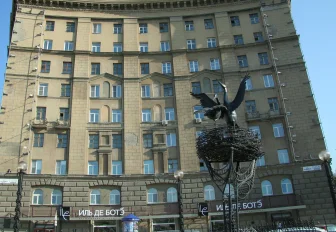 Горзеленхоз задумал обновить площадку с аистами в центре Новосибирска
