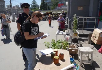 Малина вне закона: с нелегальной торговлей борются на площади Калинина
