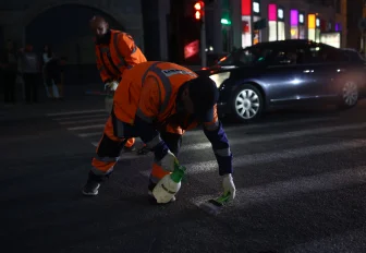 В Новосибирске начали обновлять дорожную разметку после зимы  