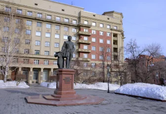 Крячковские школы в Новосибирске: от русских палат до готики и модерна