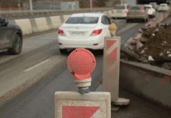 На Бердском шоссе ограничили скорость движения по путепроводу