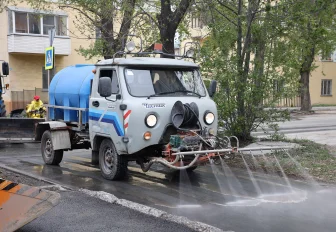 Центр левобережья отмывают ко Дню Победы в Новосибирске