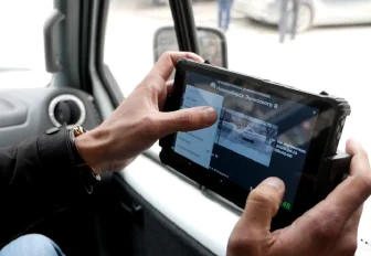 «ПаркНет» выгоняет автохамов с оттаявших газонов в Новосибирске