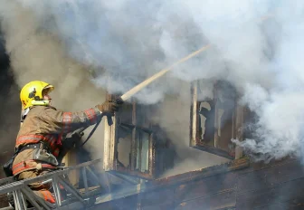 Семь десятков новосибирцев погибли за год в огне и воде