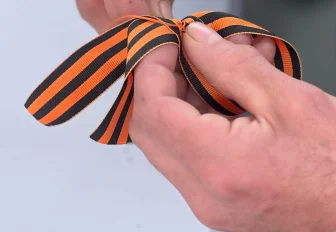 «Происходит единение»: заряд патриотизма получили дети в Троицком сквере